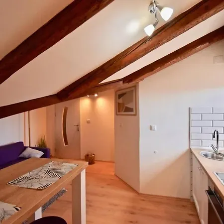 Brand New Centre Apartment *